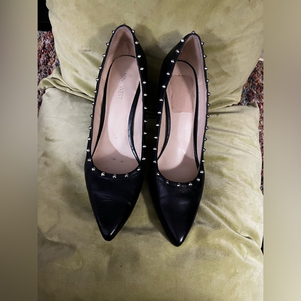 Nine West Studded 4 inch Pump Size 9.5
